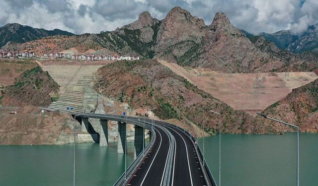 685 Metre Uzunlukta Viyadük Dikildi Seyahat Süresi 95 Dakikadan 70 Dakikaya İndi Yolculuk 15.5 Km Kısaldı