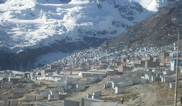 5.100 Metre Yükseklikte Tam 30 Bin Kişi Yaşıyor Burada Nefes Almak Bile Zorlaşıyor En Değerli Maden İçin Duruyorlar