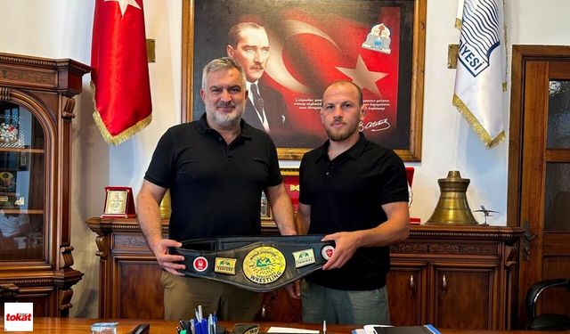 Dünya Şampiyonu Fazlı Eryılmaz, şampiyonluk kemeriyle Niksar’da