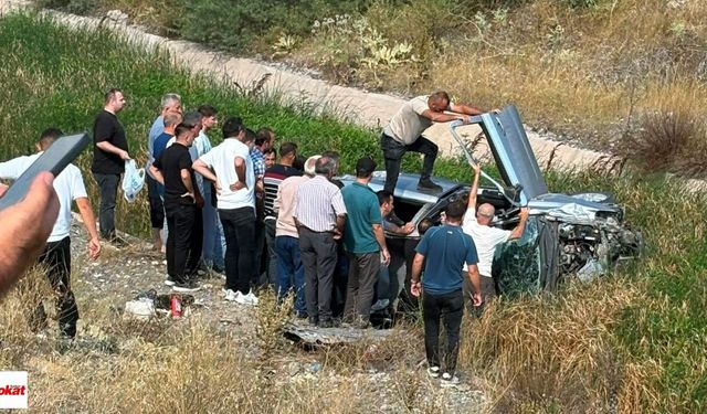 Gümenek Mevkiinde Korkutan Kaza: Otomobil Yoldan Çıkıp Devrildi