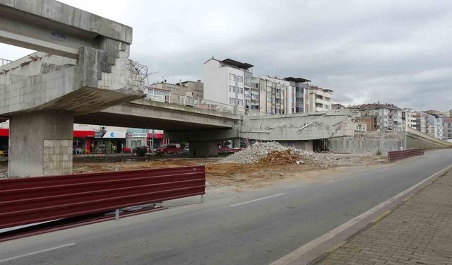 Reşadiye Viyadüğünde yıkım çalışması