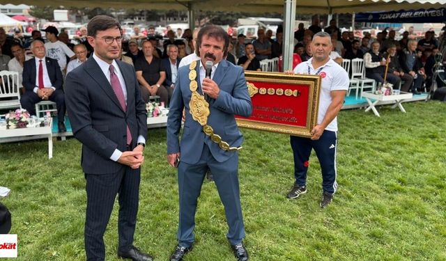 Tokat’ta güreş ağalığı için 4 milyon 60 bin TL verdi: Ağa Ahmet Akcan oldu