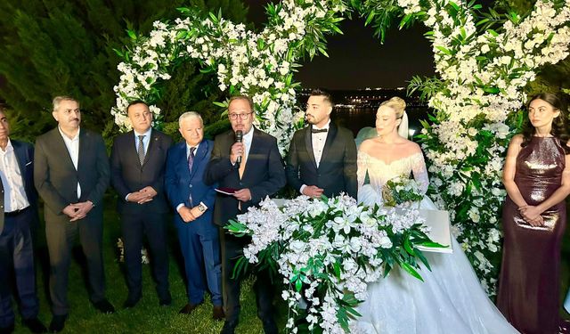 Beken ve Uzunbacak ailelerinin mutlu günü: Nikâha dikkat çeken isimler şahitlik etti