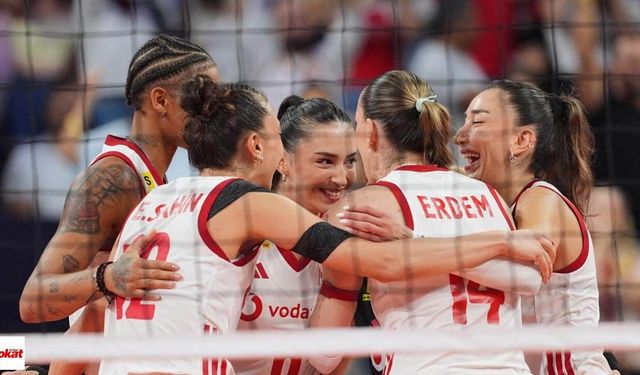Bizim kızlar yine yaptı: Filenin Sultanları üst üste 2. kez Avrupa şampiyonu
