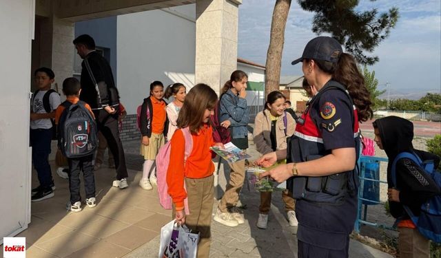 Tokat’ta jandarmadan okul çevreleri ve servislere sıkı denetim