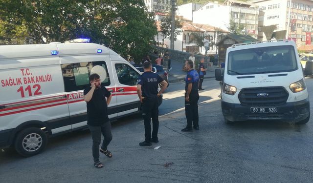 Niksar’da Çöp Kamyoneti Yayalara Çarptı