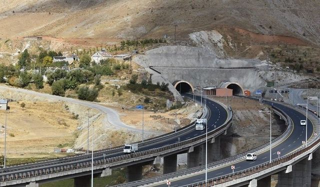 1947 Metrelik Dev Tünel 300 Metrelik Viyadük Çevre Yolunun En Kritik Geçişi Oldu İleri Teknolojiyle İnşa Edildi