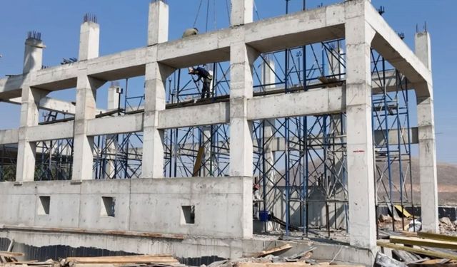 5 İlçeye Kesintisiz Su Sağlayacak 1.200 Ve 800 Milimetrelik Çelik Borular Döşeniyor 24 Kilometresi Tamamlandı