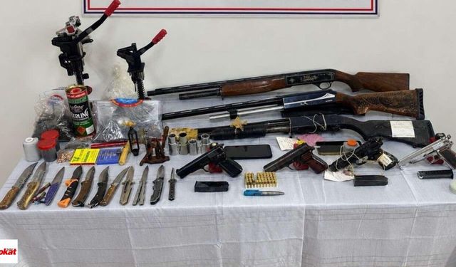Tokat’ta 11 adrese eş zamanlı operasyon: Kalem görünümlü tabanca çıktı