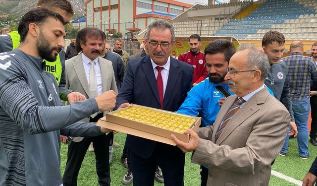 Galata maçı öncesi Tokat Belediyespor’a moral ziyareti
