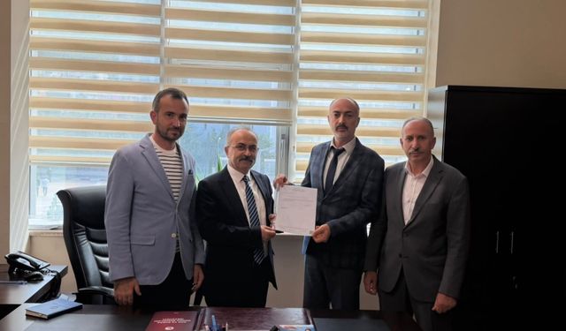 MHP Tokat İl Başkanı Zeki Kurt mazbatasını aldı