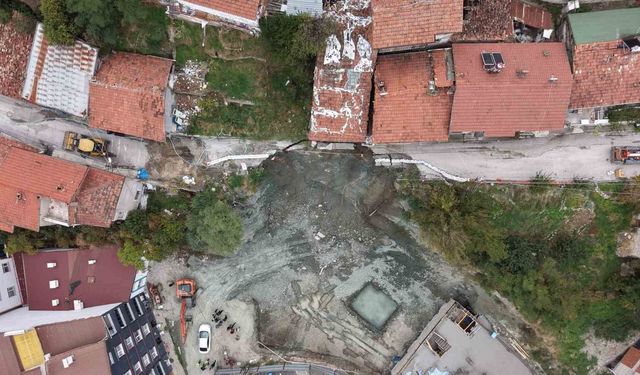 Tokat’ta yol bir anda çöktü: Bina boşaltıldı