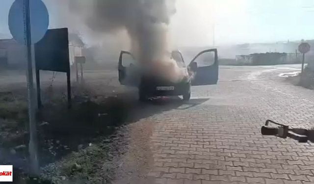 Erbaa’da Sabah Saatlerinde Korkutan Anlar: Hafif Ticari Araç Aniden Alev Aldı!