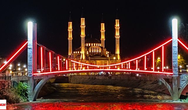 Tokat’ta cami, köprü ve Yeşilırmak aynı manzarada buluşuyor