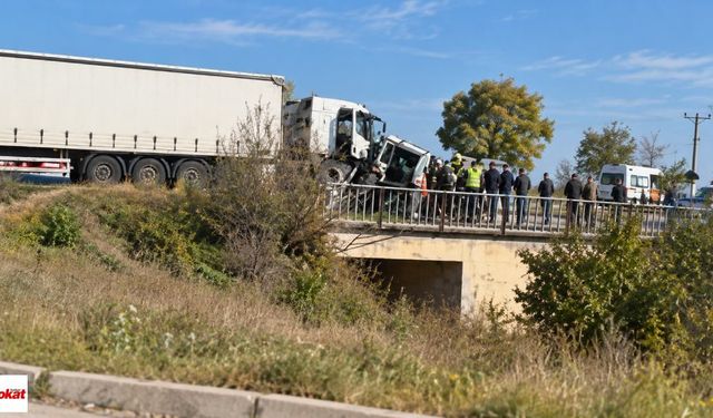Erbaa’da Tır ile Traktör Çarpıştı: 1 Ölü, 1 Yaralı