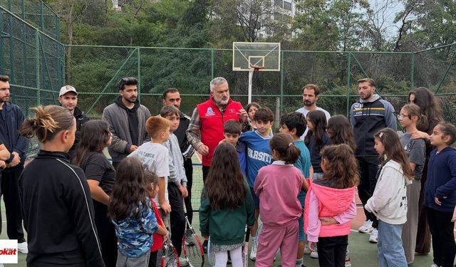Niksar’da Tenis Heyecanı! Minik Sporcular Kortta Hünerlerini Sergiledi