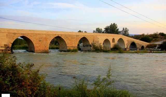 TRT Dizisiyle Ünlendi Tokat'ta 800 Yıllık Köprü İçin Akın Akın Geliyorlar
