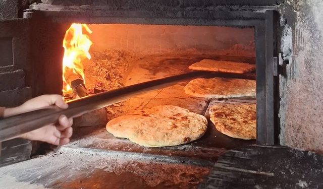 Tokat’ın 1400 Rakımlı Kasabasında Üretiliyor Kilometrelerce Uzağa Gönderiliyor Kadınların El Emeğiyle Hazırlanıyor