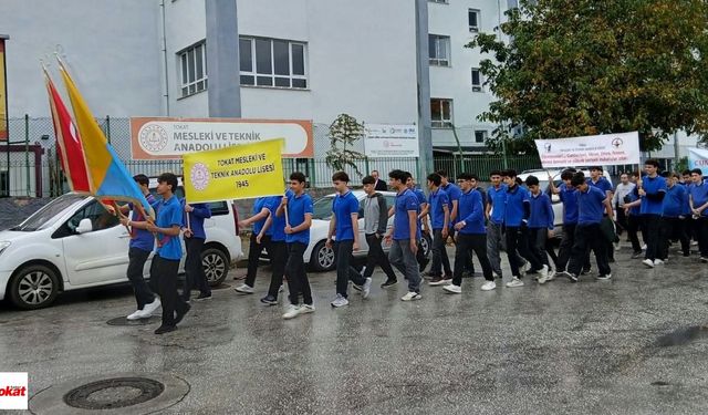 Sokakları Bayraklarla Donattılar: Tokat MTAL Gençlerinden Esnafa Unutulmaz Cumhuriyet Sürprizi