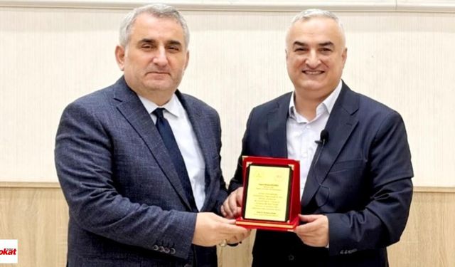 Gazeteci Ahmet Külekçi Artvin Çoruh Üniversitesi'nde Türkiye'nin Ortadoğu rolünü değerlendirdi
