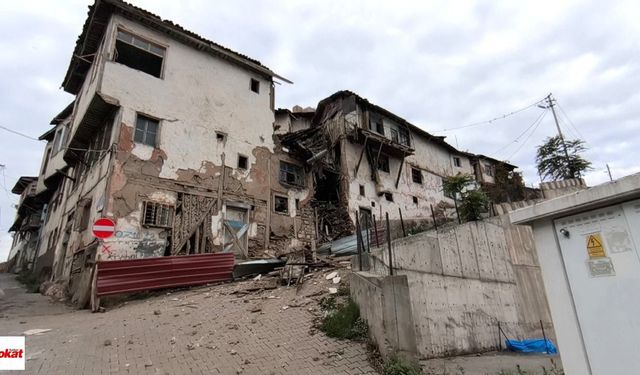 Tokat’ta Metruk Bina Yine Çöktü! Sokağa Moloz Yağdı