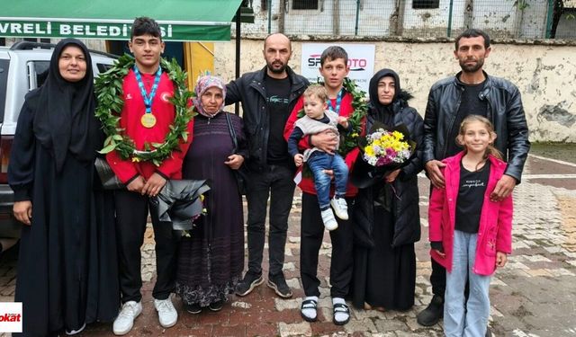 Balkanlardan madalyayla dönen Tokatlı güreşçilere coşkulu karşılama