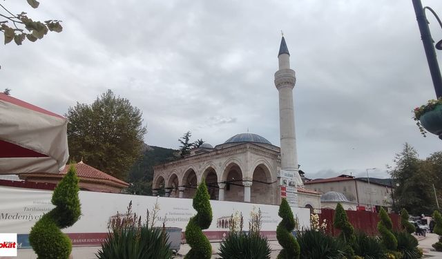 Meydan Camii’nde dikkat çeken görüntü: Tarihi minare yeniden yükseldi
