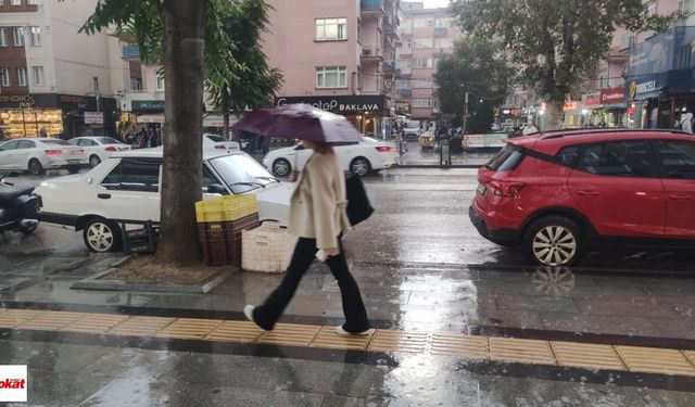 Tokat’ta Gök Gürültülü Sağanak Başladı! Sıcaklık Düşüyor, Yağışlı Hava Etkisini Artırıyor