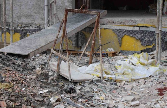 İnşaattan düşen işçi hayatını kaybetti