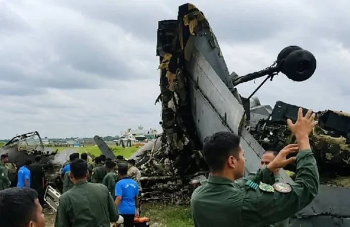Nakliye uçağı düştü, 5 asker öldü