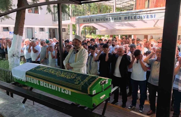 Genç uzman çavuş, gözyaşlarıyla son yolculuğuna uğurladı