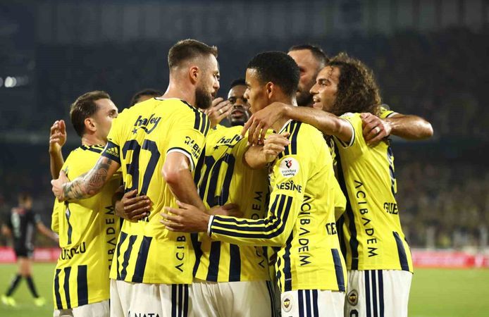 Fenerbahçe, ligdeki ilk galibiyetini aldı