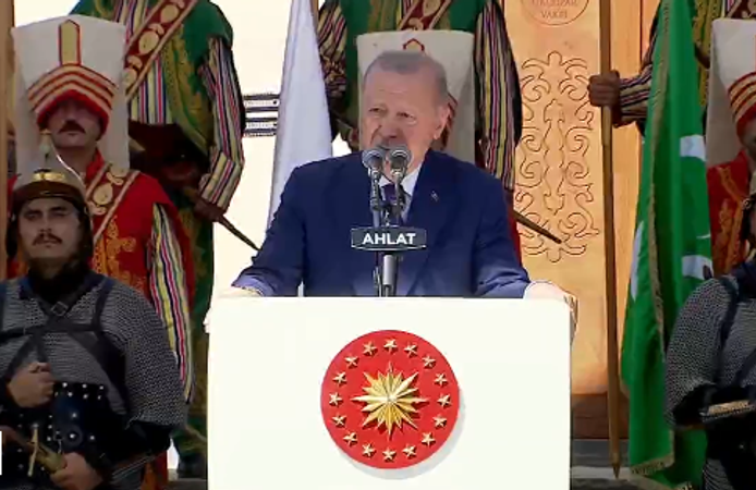 Erdoğan Ahlat’tan seslendi: Anadolu’nun düğümü burada çözüldü