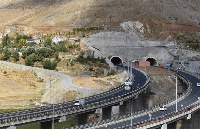 1947 Metrelik Dev Tünel 300 Metrelik Viyadük Çevre Yolunun En Kritik Geçişi Oldu İleri Teknolojiyle İnşa Edildi