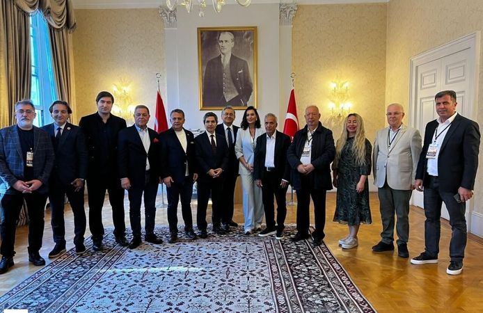 Küresel Gazeteciler Konseyi Londra'da Dostluk Rüzgarı Estirdi