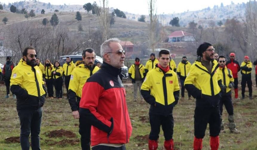 Okan Tosun bugün başka Muhsinler yetiştirmek gayesiyle çıktıkları kardeşlik yolunda başka Muhsinler kaybetmemek adına bu anma etkinliğini düzenlediklerini söyledi.
