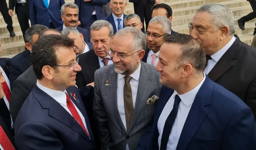 CHP Lideri Özgür Özel, Turhal ve Zile Belediye Başkanıyla Biraraya Geldi