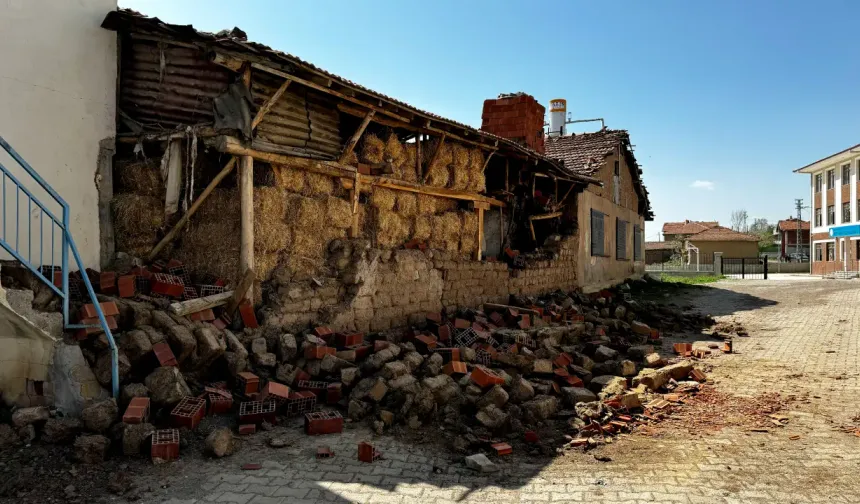 Tokat’ta şu ana kadar 112 acil çağrı merkezimize 576, Yozgat’ta 250 deprem kaynaklı vatandaş ihbarı var.
