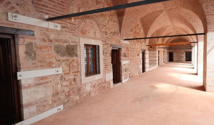 Yaklaşık 600 yıllık Deveciler Hanı, butik otele dönüştürülerek turizme kazandırılması için çalışmalar devam ediyor.