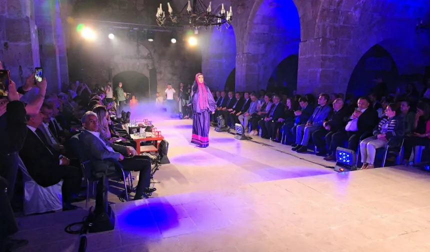 Defile, Tokat'a atfedilen “Tokat İlinde 18.-20. yy. Dönemi Giyim Kültürü” adlı tema çalışmaları doğrultusunda hazırlandı.
