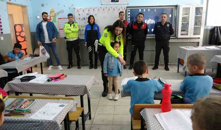 Tatvan’da polis ekipleri 1 yılda 4 bin 250 öğrenciye polislik mesleğini tanıttı