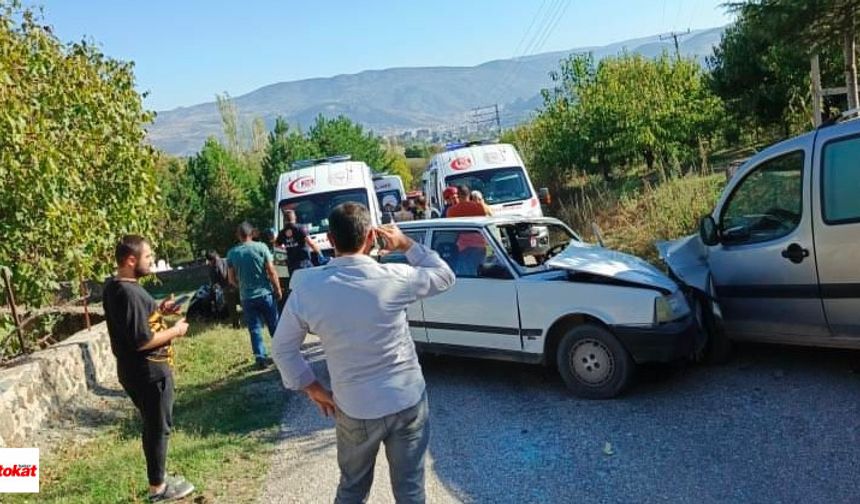 Tokat'ta İki Araç Çarpıştı: Çok Sayıda Yaralı Var!