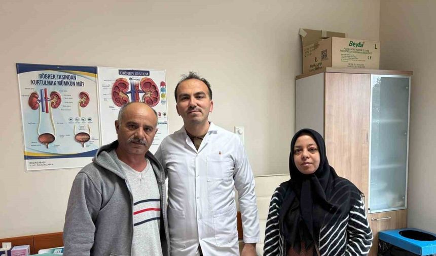 Böbreğinden 6 santim büyüklüğünde taş çıkartıldı