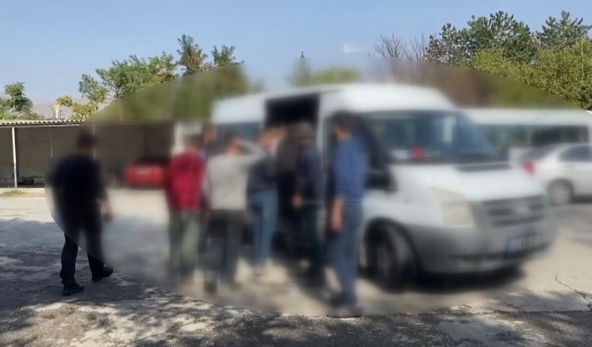 Erzincan’da yabancı uyruklu 14 kaçak göçmen yakalandı