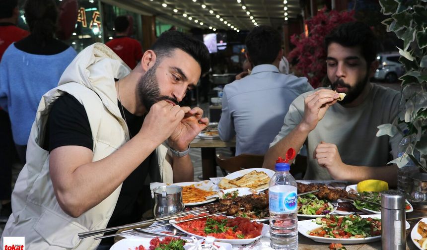 Kebapta Restleşme! Adanalılar Tokatlılara Meydan Okudu