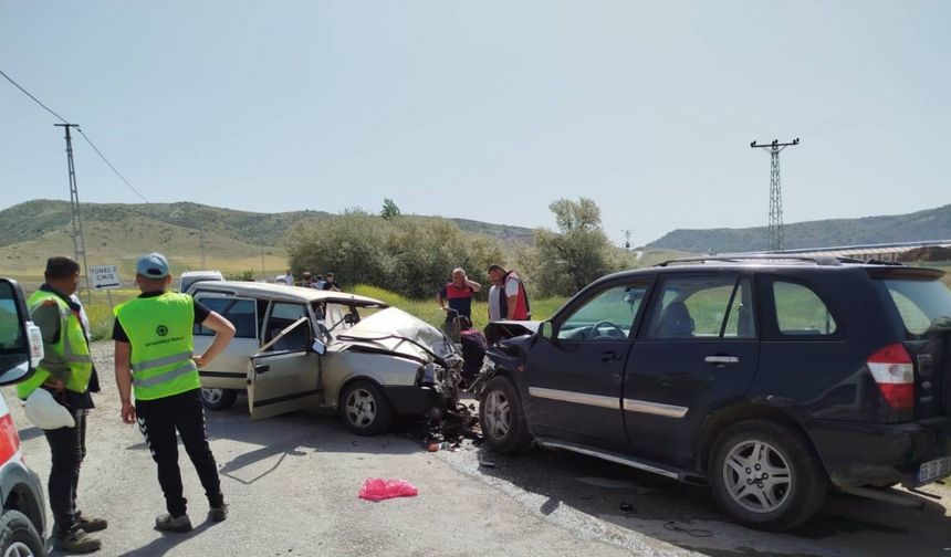 Yerköy’de Korkunç Kaza: Tofaş ile Cip Kafa Kafaya Çarpıştı! 6 Yaralı