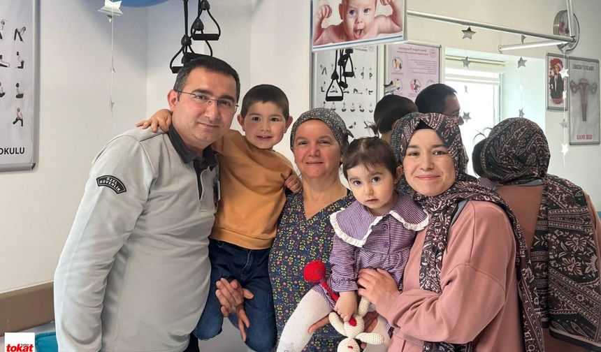 Erbaa’da İki Kuşağı Doğurttu: Sahure Ebe’nin 41 Yıllık Meslek Hikâyesi Gönülleri Isıttı