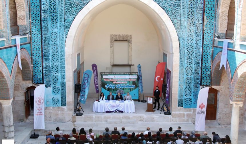Cumhurbaşkanı Erdoğan Dün Törenle Açmıştı, Gökmedrese'de İlk Panel