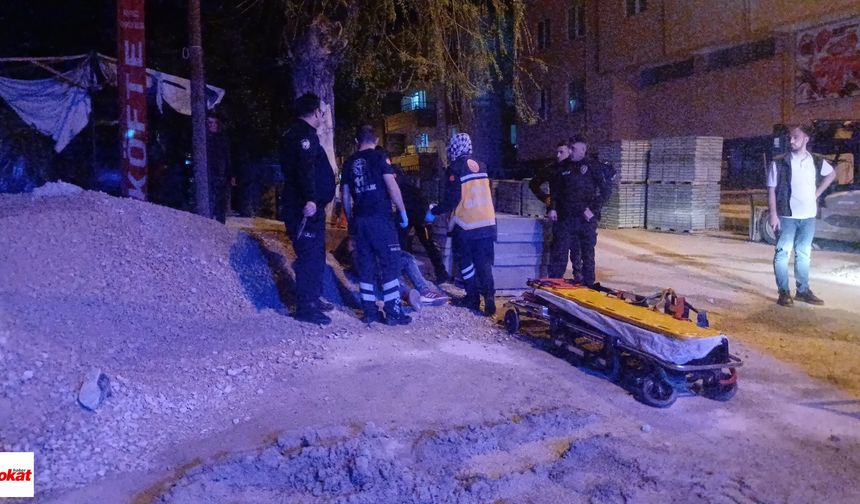 Tartışma Bıçaklı Kavgaya Dönüştü: 2 Kişi Birbirini Yaraladı