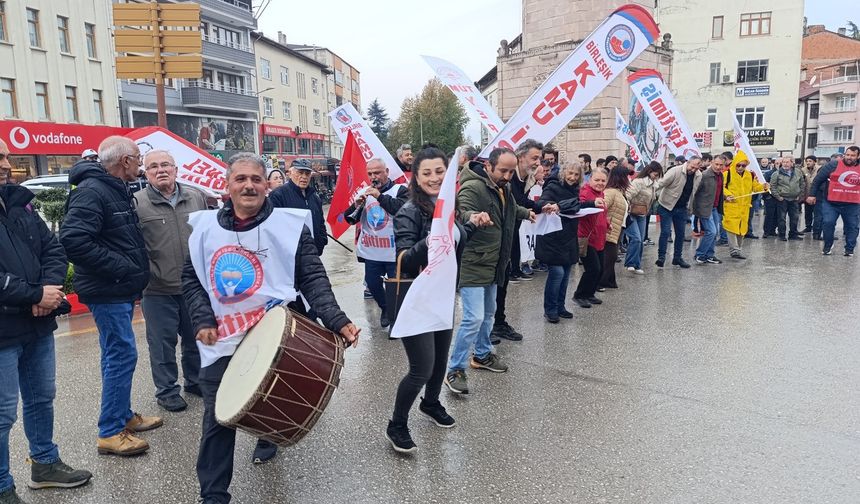 Niksar’da 1 Mayıs Tokat Yöresel Oyunları Eşliğinde Kutlandı